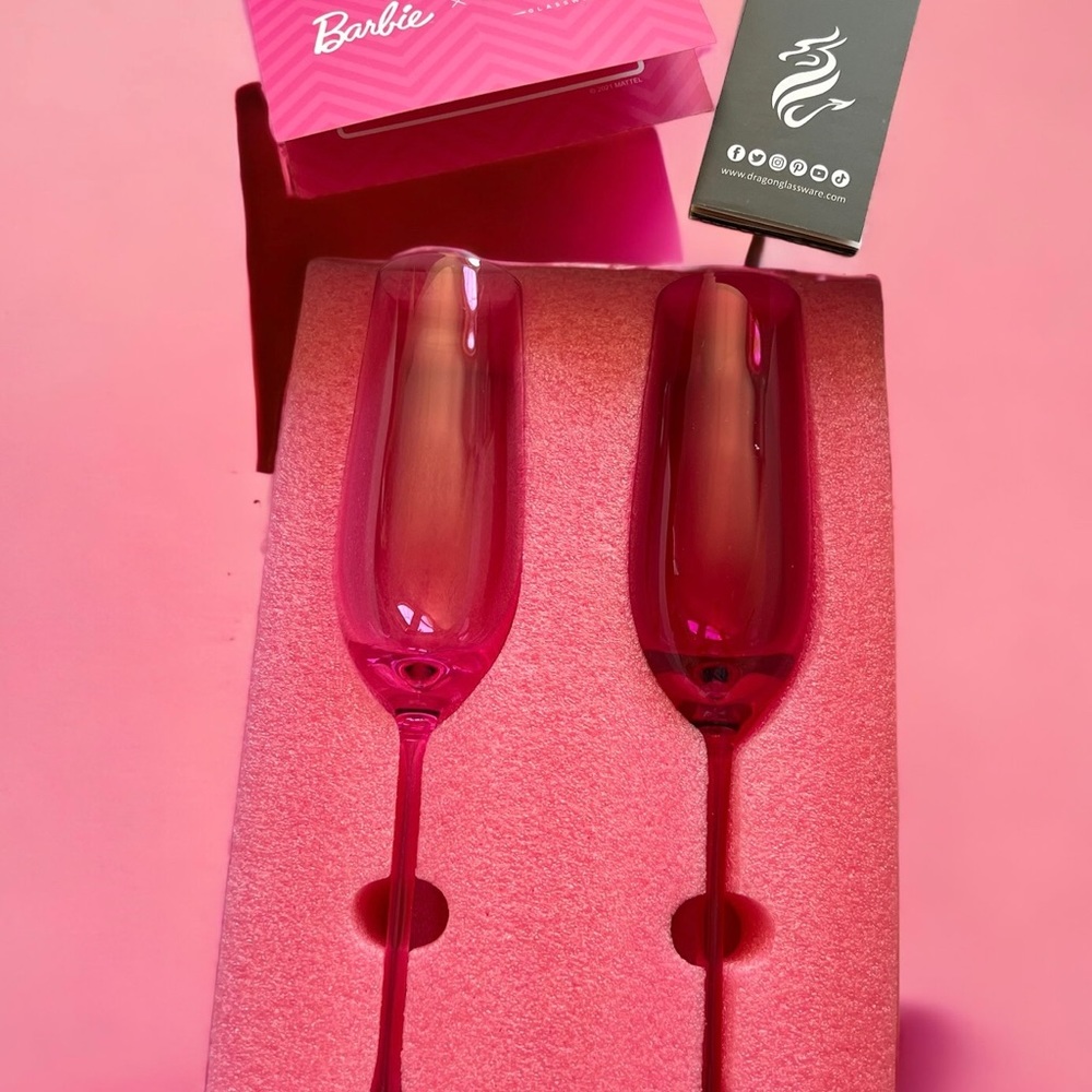 Barbie x Dragón NIB Pink Champagne Flute Set - Pink Crystal Stemware